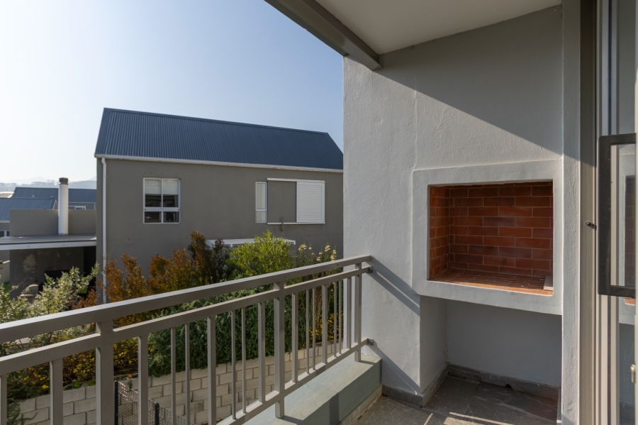 2 Bedroom Property for Sale in Somerset Lakes Western Cape